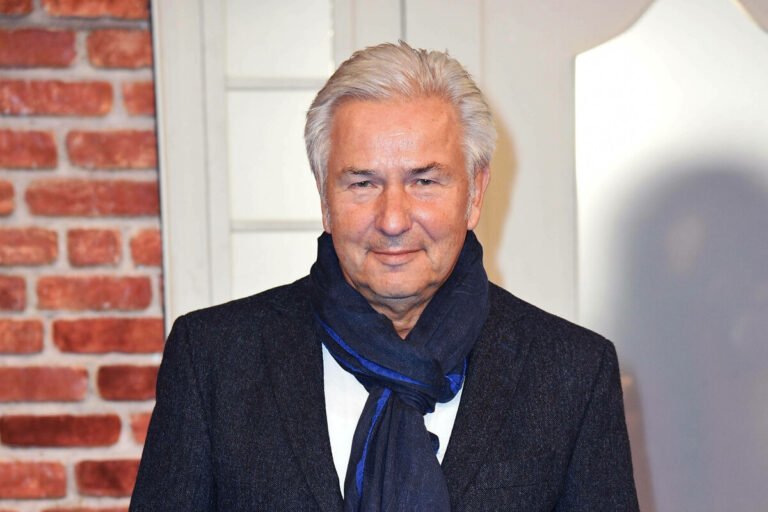 Klaus Wowereit – Ein umfassendes Portrait über Leben, Karriere und Einfluss eines außergewöhnlichen Politikers Klaus Wowereit – Ein umfassendes Portrait über Leben, Karriere und Einfluss eines außergewöhnlichen Politikers